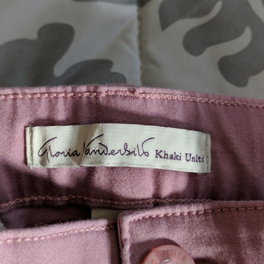 Never worn capris - Picture 2 of 3